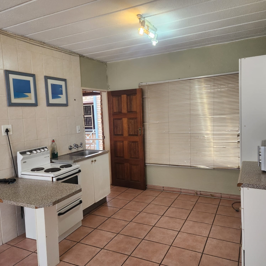 To Let 2 Bedroom Property for Rent in Kannoniers Park North West